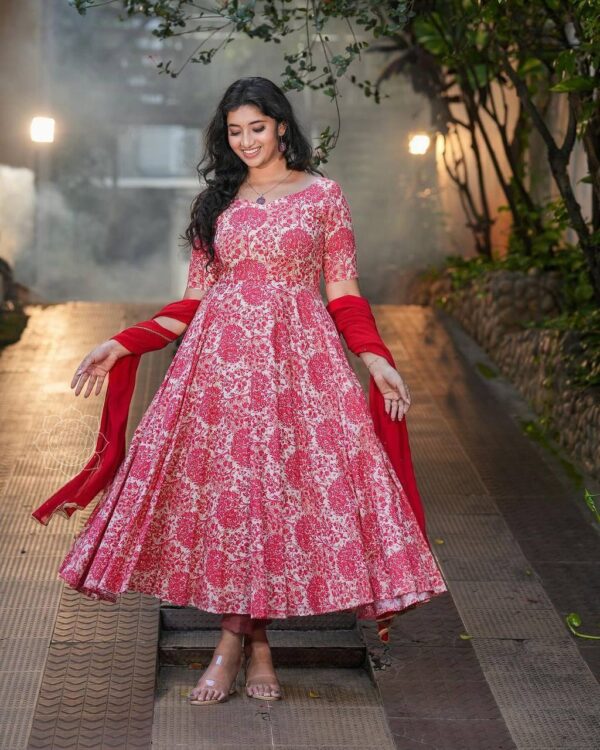 Gown with dupatta - Image 2