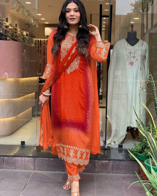 Bandhni print with mirror work - Image 5