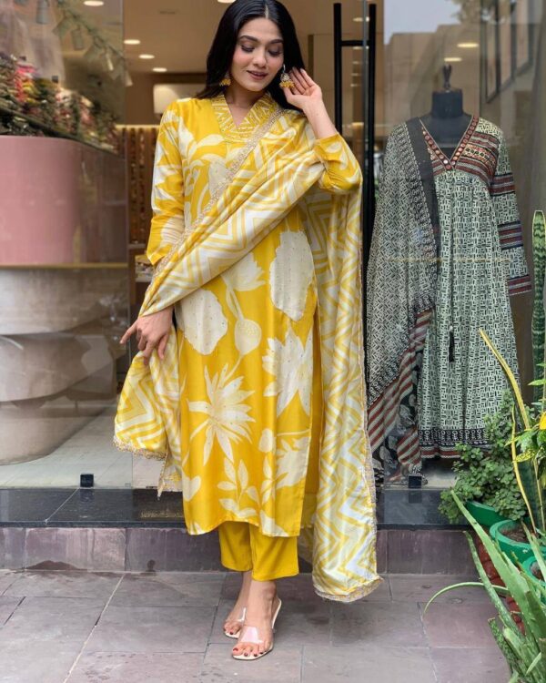 Floral print in shades of white and yellow suit set - Image 2