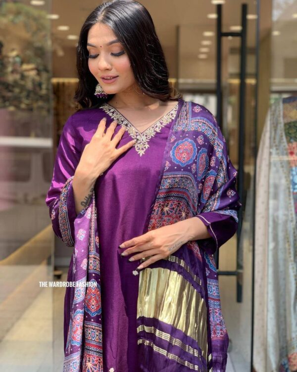 Purple suit set with heavy dupatta set - Image 2