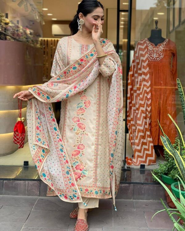 Model satin febric with print & work 3 peace suit set - Image 8