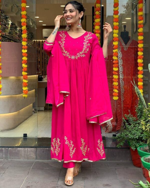 Pink Gown with dupatta - Image 3