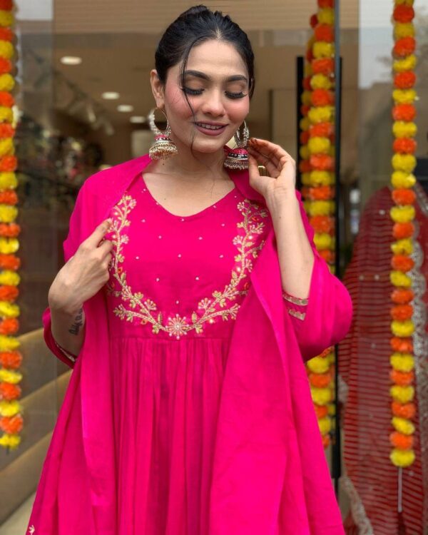 Pink Gown with dupatta - Image 4