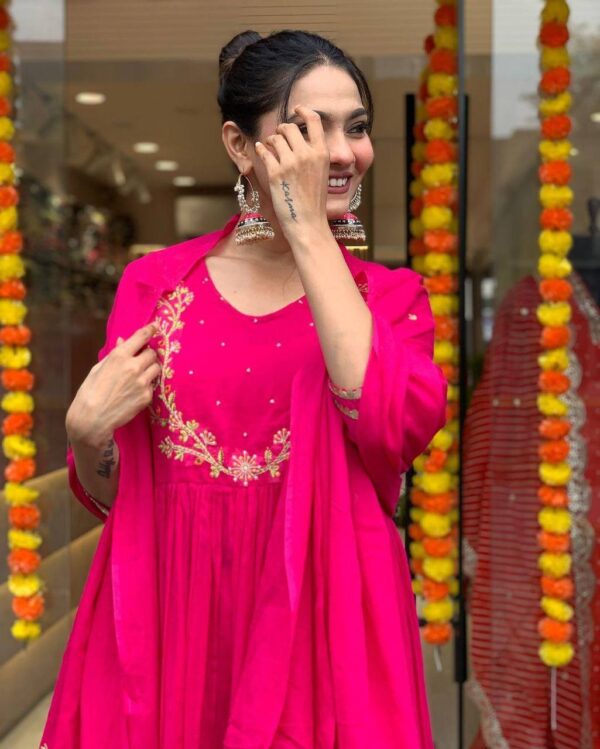 Pink Gown with dupatta - Image 5