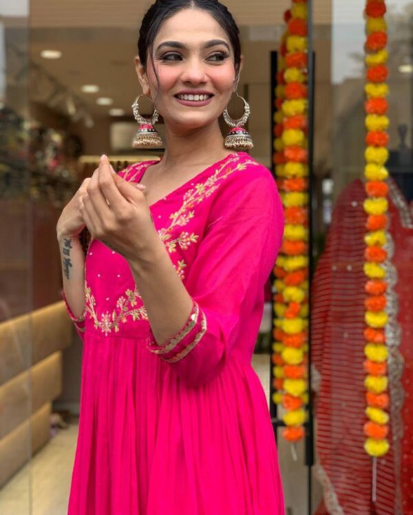 Pink Gown with dupatta - Image 6