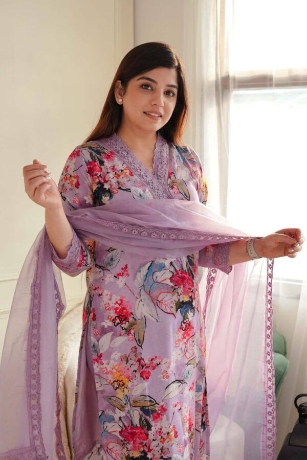 Printed silk suit set with organza dupatta - Image 5
