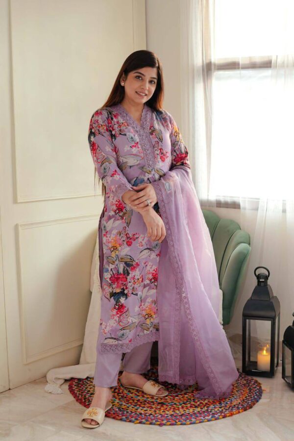 Printed silk suit set with organza dupatta - Image 6