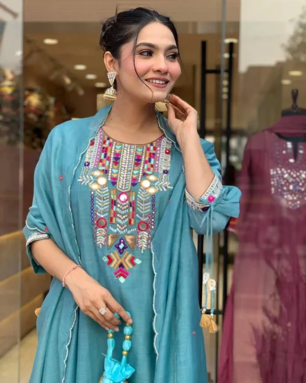 Elegant Embroidered Kurta Set for Women - Image 15