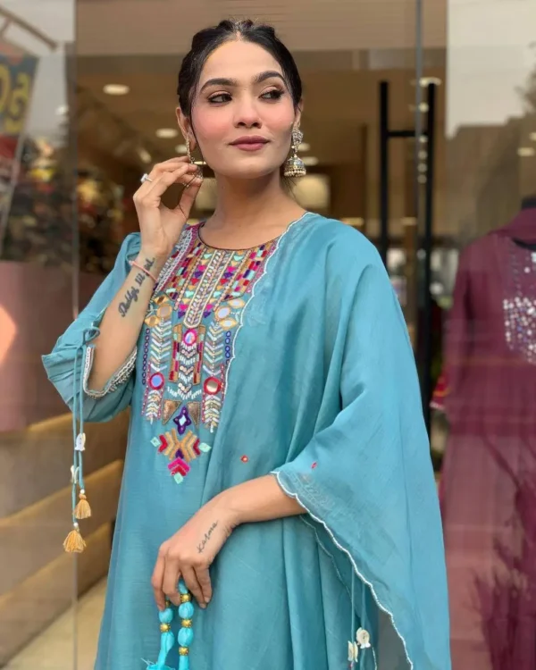 Elegant Embroidered Kurta Set for Women - Image 16