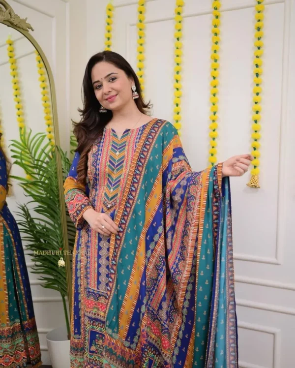 Royal Blue Printed Kurta Set for Women - Image 4