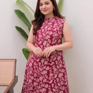 Woman wearing maroon sleeveless floral kurti with matching pants