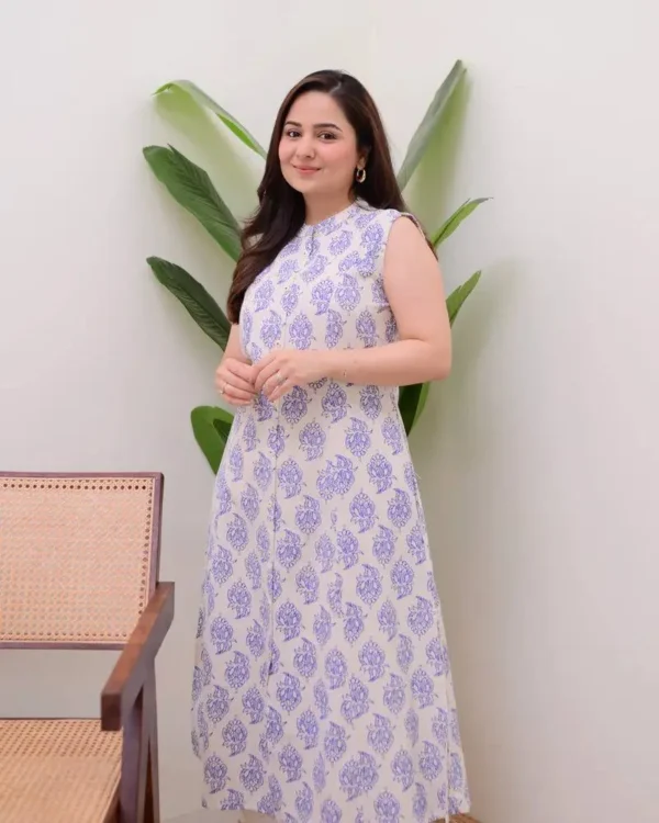 Elegant Sleeveless Kurti Set - Image 23