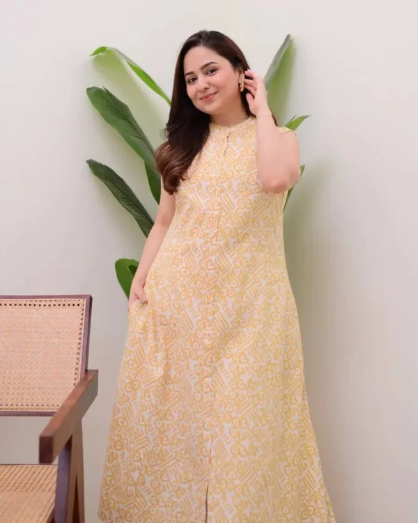 Elegant Sleeveless Kurti Set - Image 37