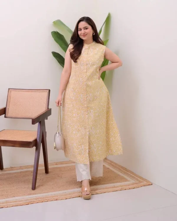 Trendy ethnic kurti set for women in breathable fabric and modern silhouette