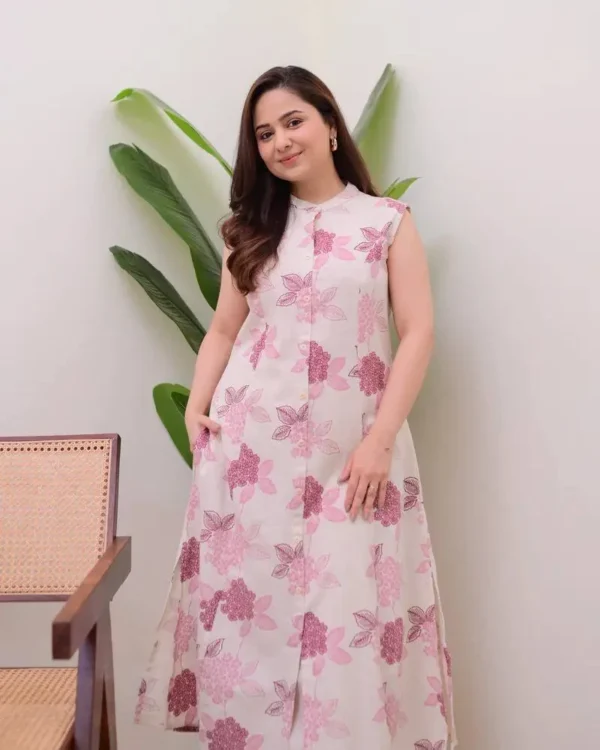 Elegant Sleeveless Kurti Set - Image 45
